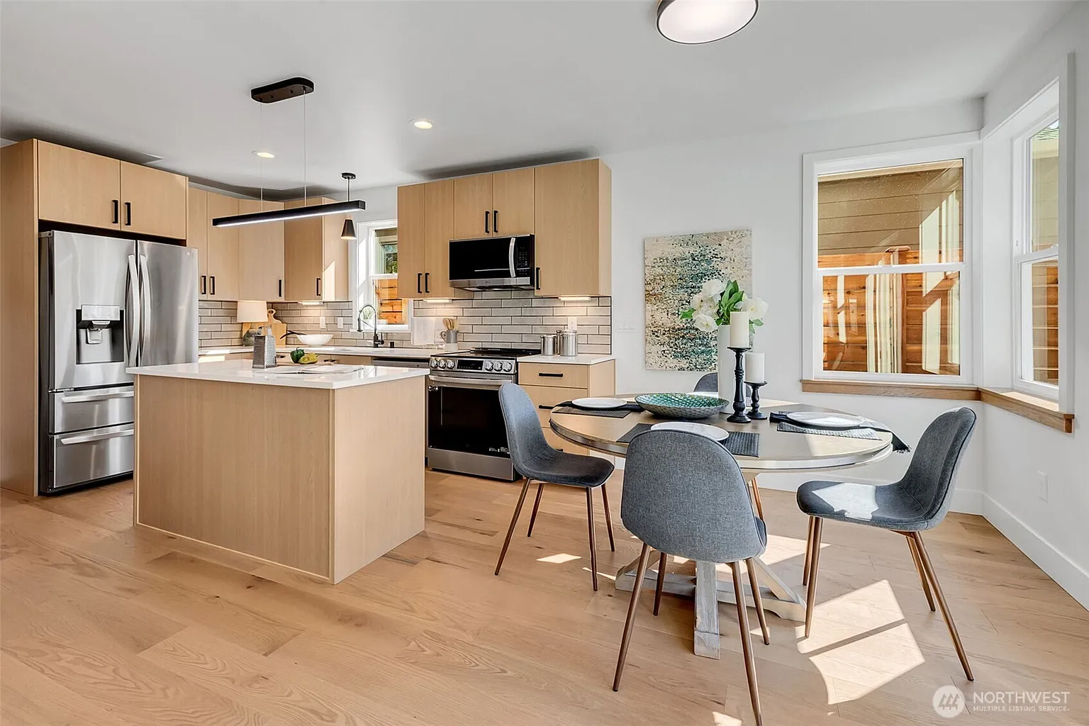 4514 S Dawson — kitchen and dining